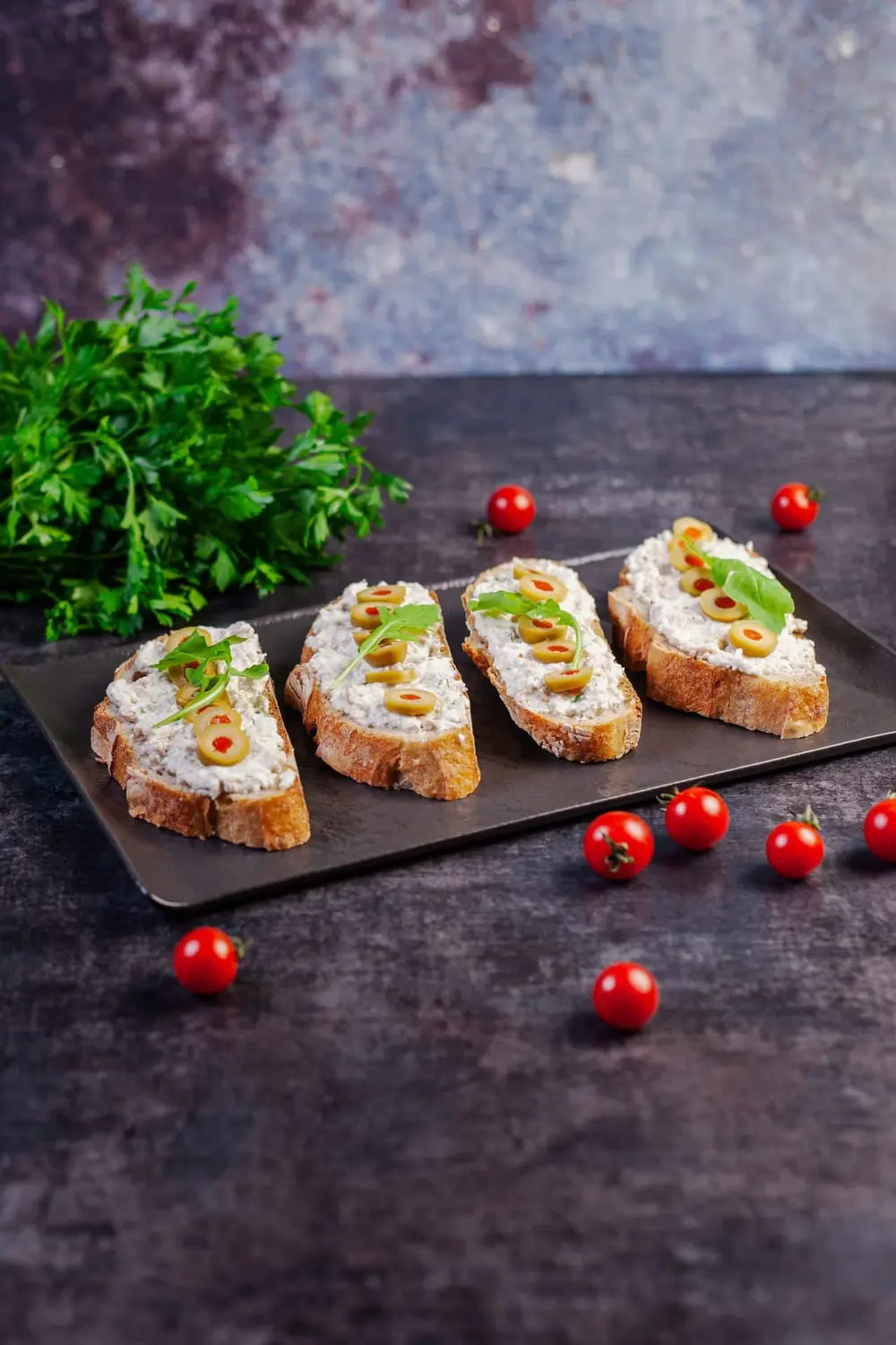 Bruschete cu brânză și ficat de batog moraritacatering.md Bruschete cu brânză și ficat de batog foto