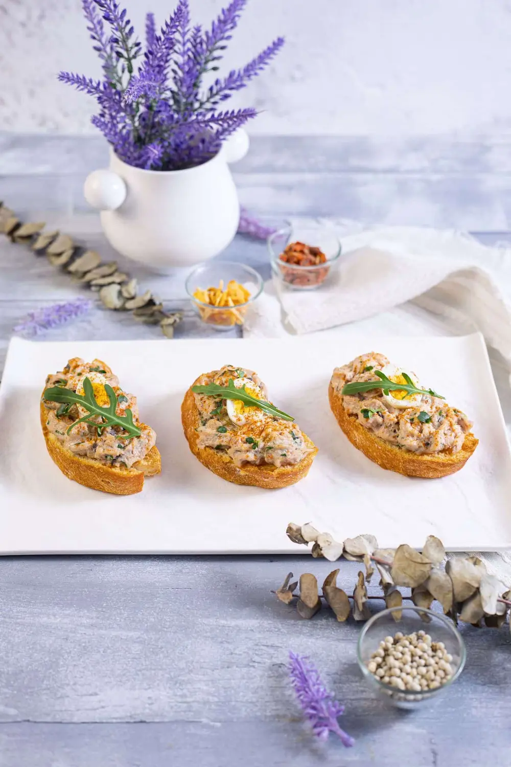 Bruschete cu ton moraritacatering.md Bruschete cu ton foto