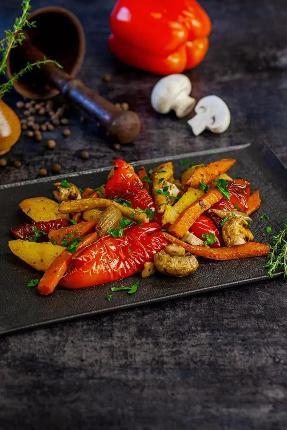 Cartofi cu legume la cuptor moraritacatering.md Cartofi cu legume la cuptor foto