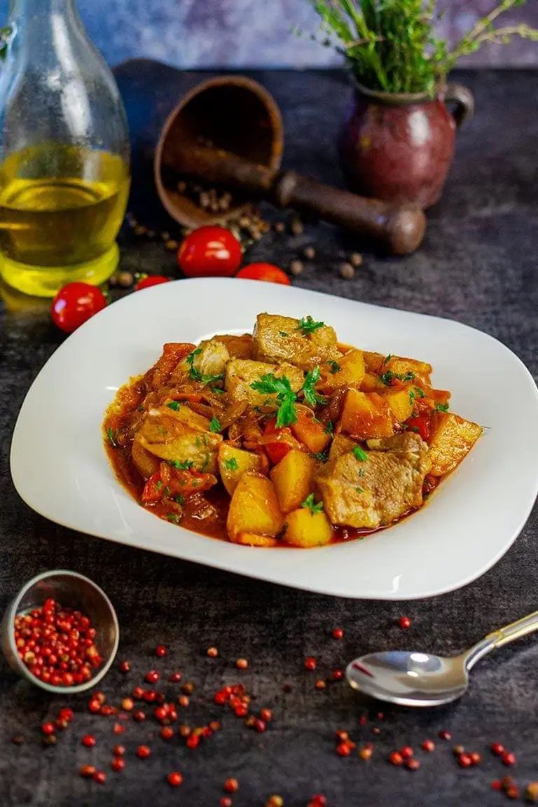 Cartofi scăzuți cu carne de porc foto