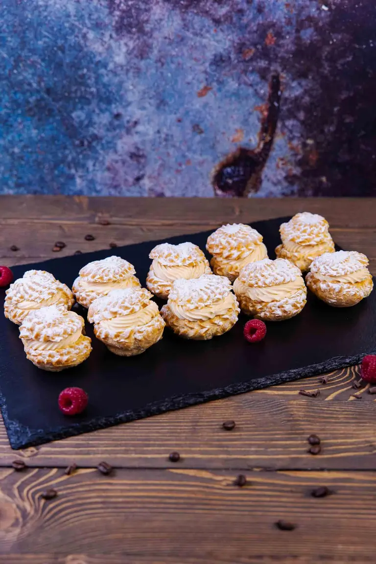 Choux cu cremă de vanilie foto