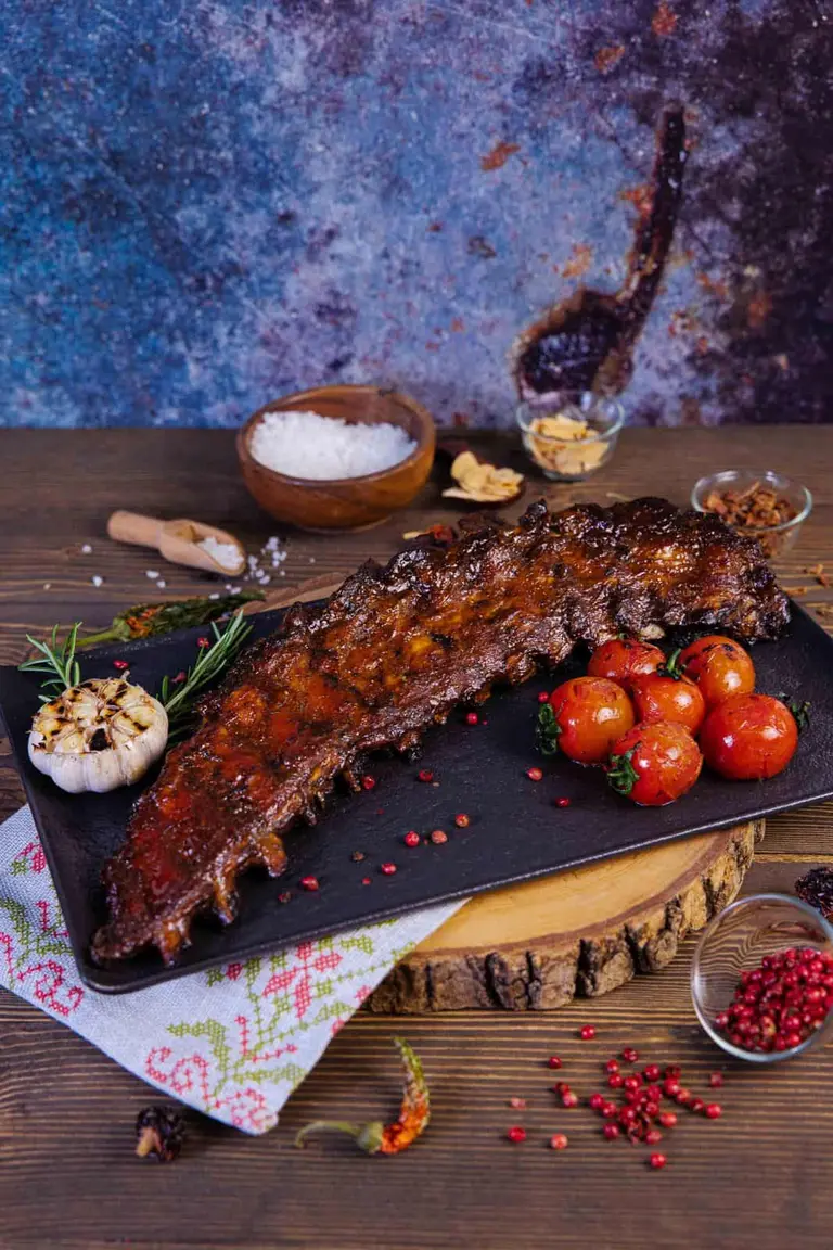 Costițe de porc în sos barbeque foto