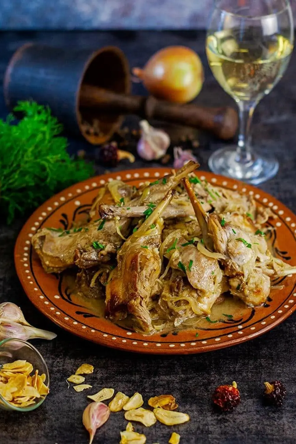 Friptură de iepure în vin alb moraritacatering.md Friptură de iepure în vin alb foto