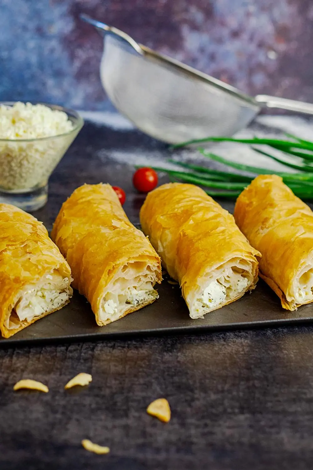 Învârtită cu brânză de oi moraritacatering.md Învârtită cu brânză de oi foto
