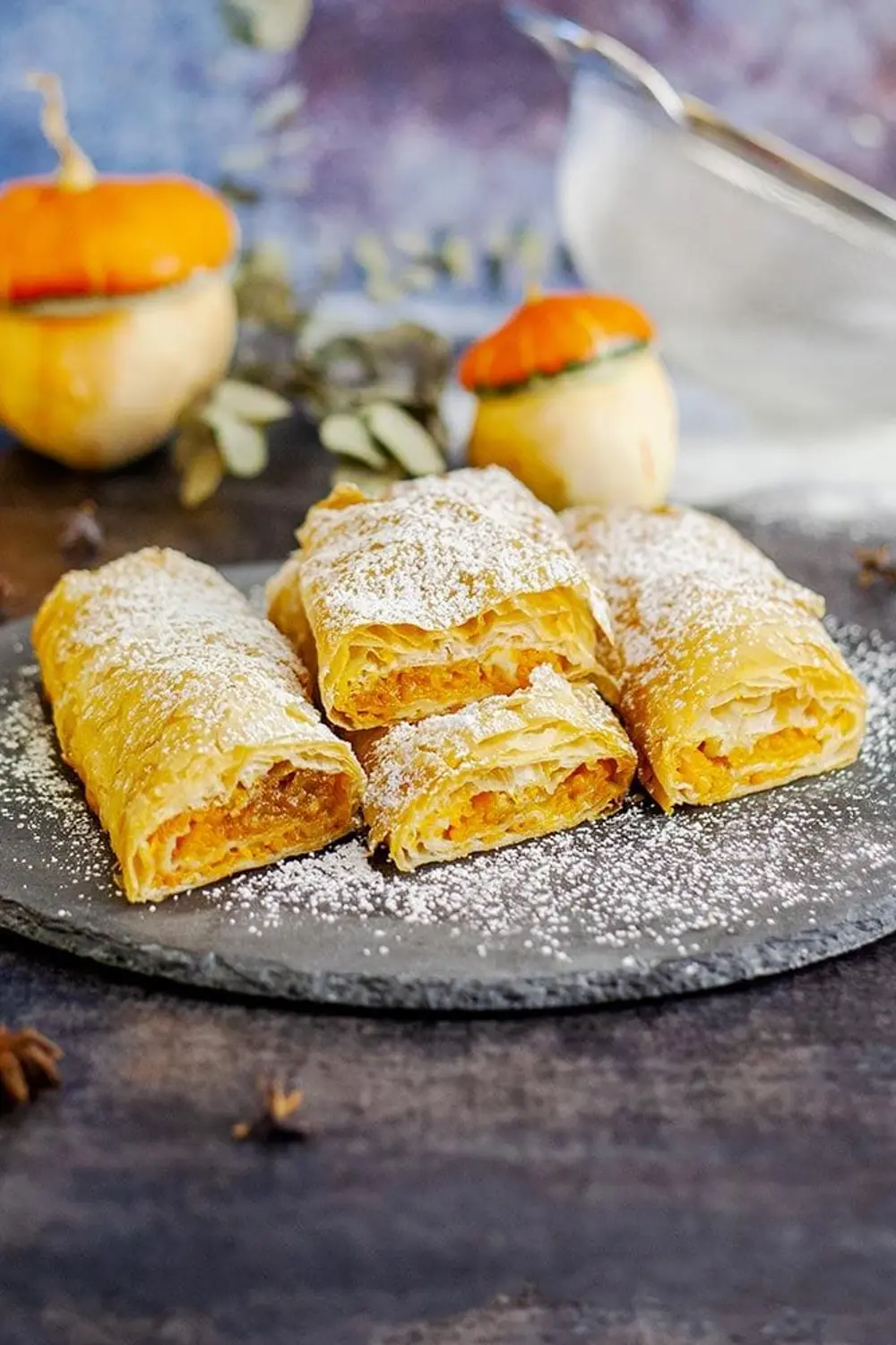 Învârtită cu dovleac moraritacatering.md Învârtită cu dovleac foto