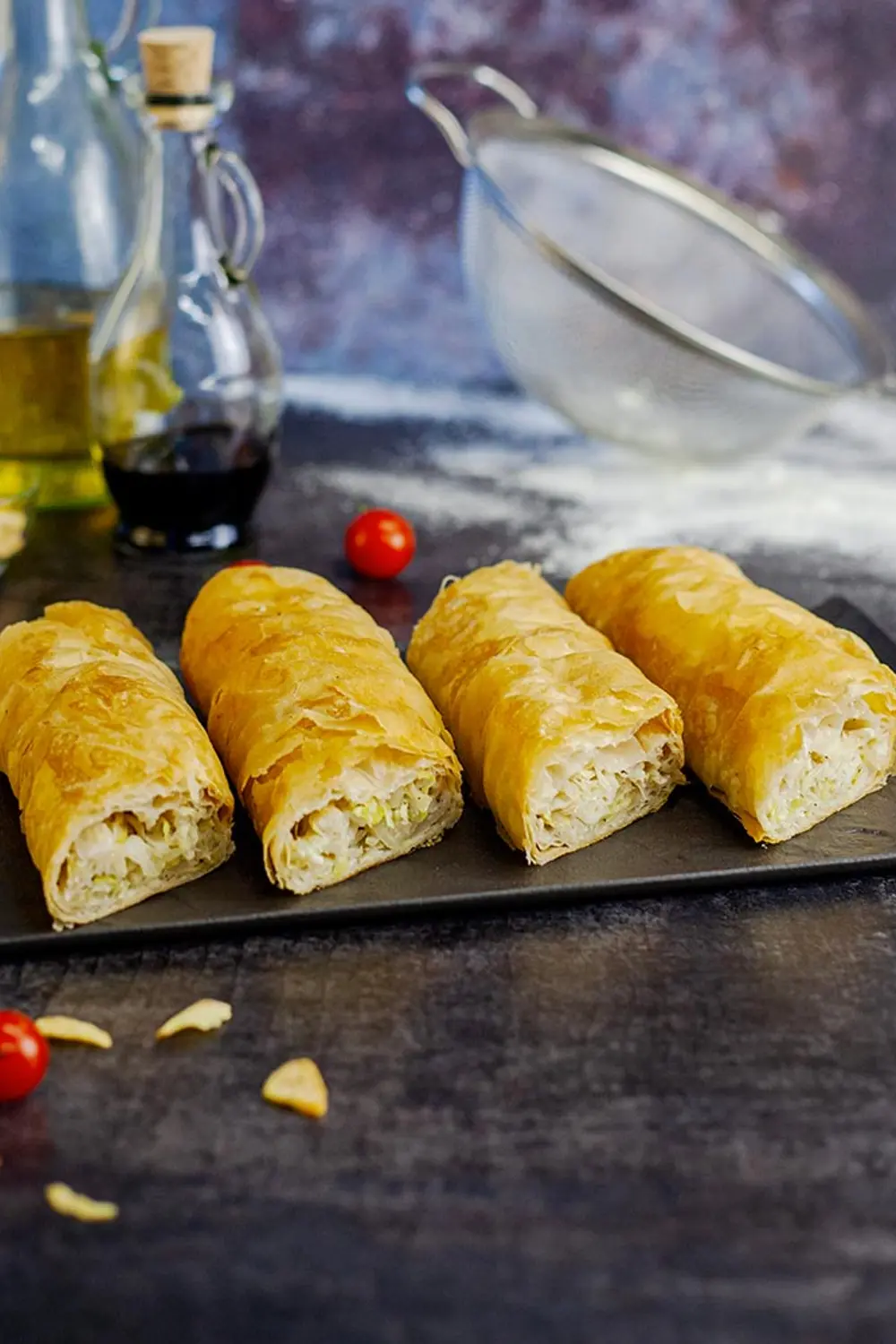 Învârtită cu varză moraritacatering.md Învârtită cu varză foto