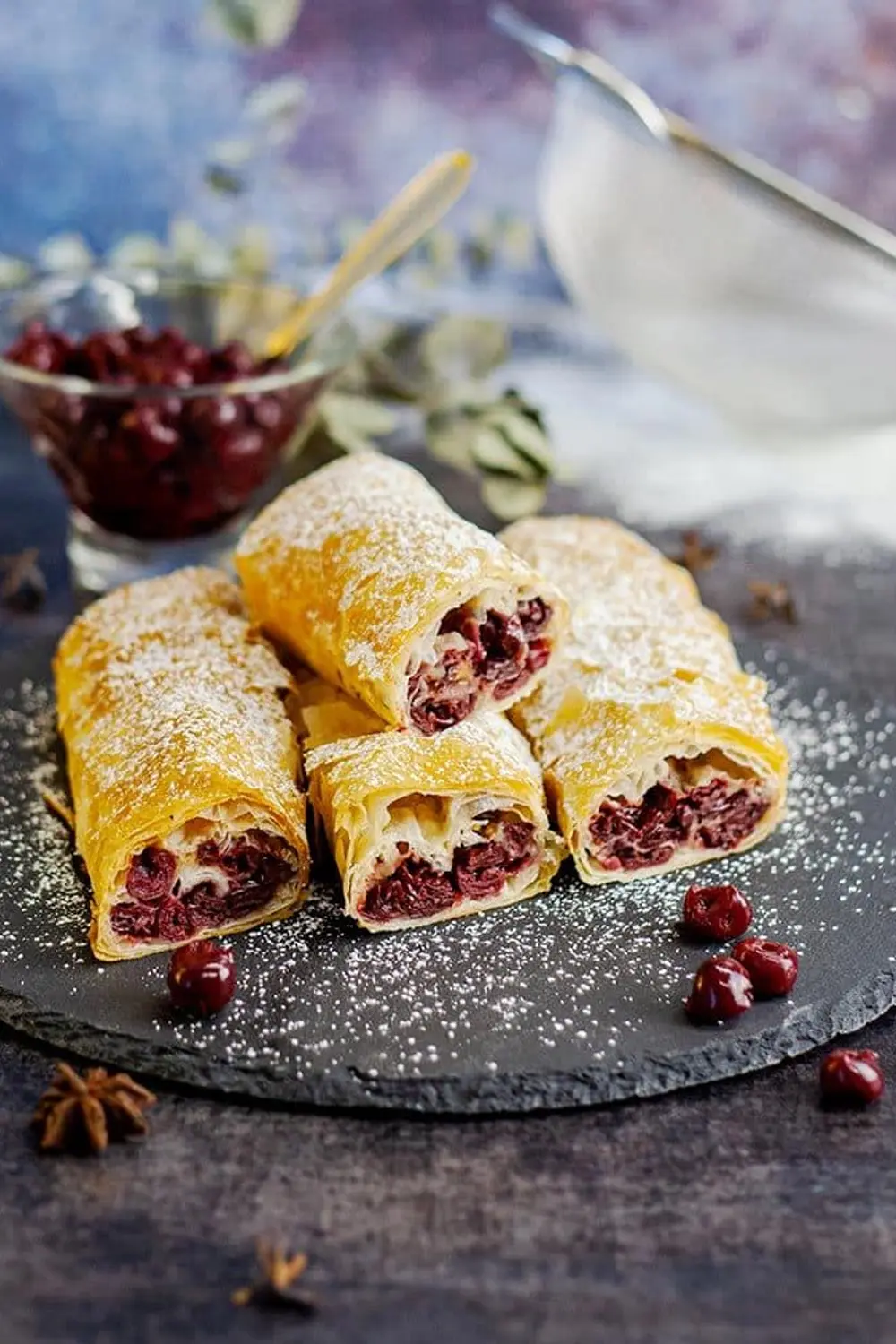 Învârtită cu vișine moraritacatering.md Învârtită cu vișine foto