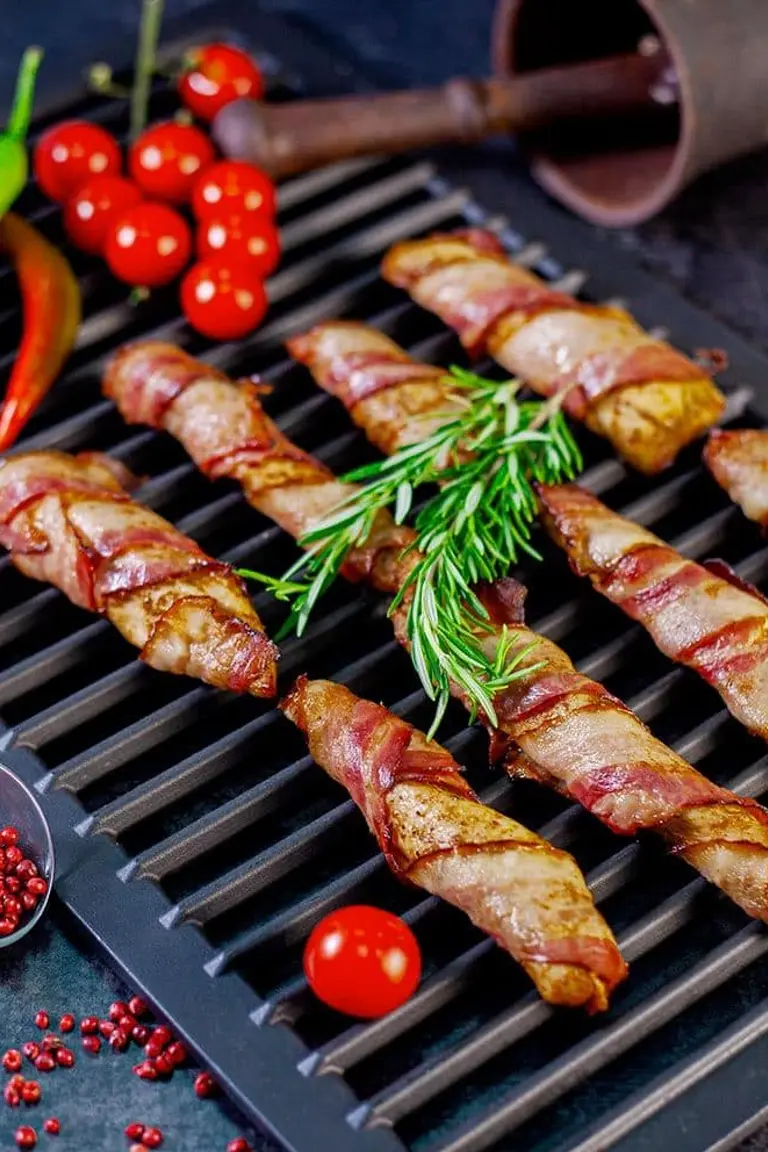Piept de pui copt în bacon foto