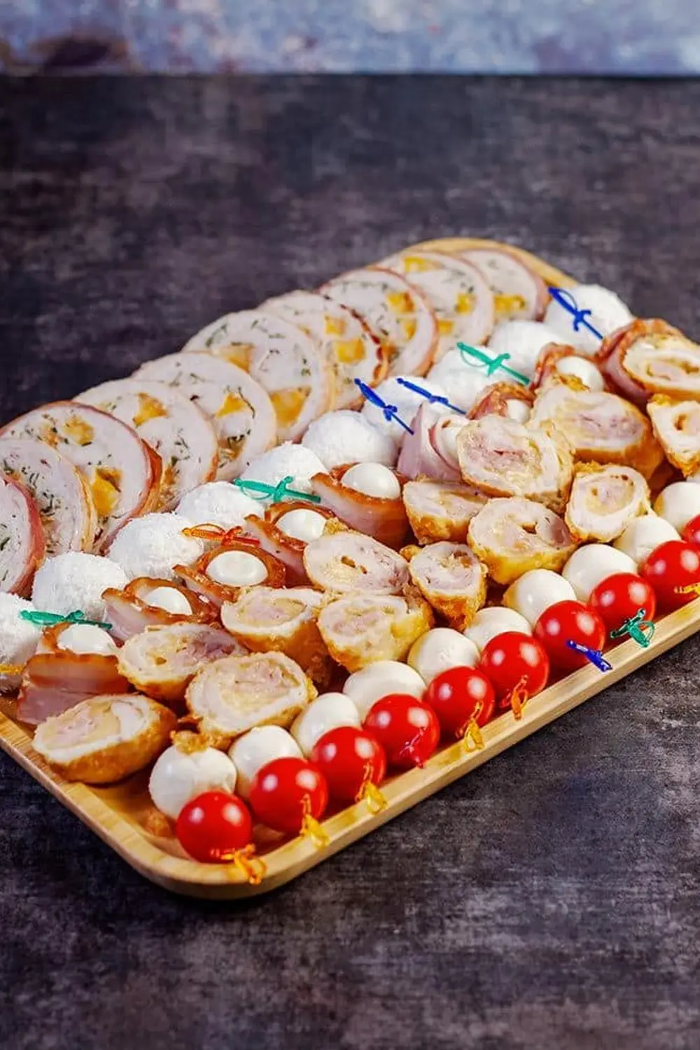 Platou aperitive Assorti moraritacatering.md Platou aperitive Assorti foto