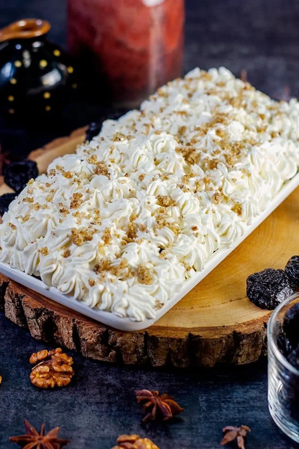 Prune cu nuci măcinate în cremă mascarpone moraritacatering.md Prune cu nuci măcinate în cremă mascarpone foto