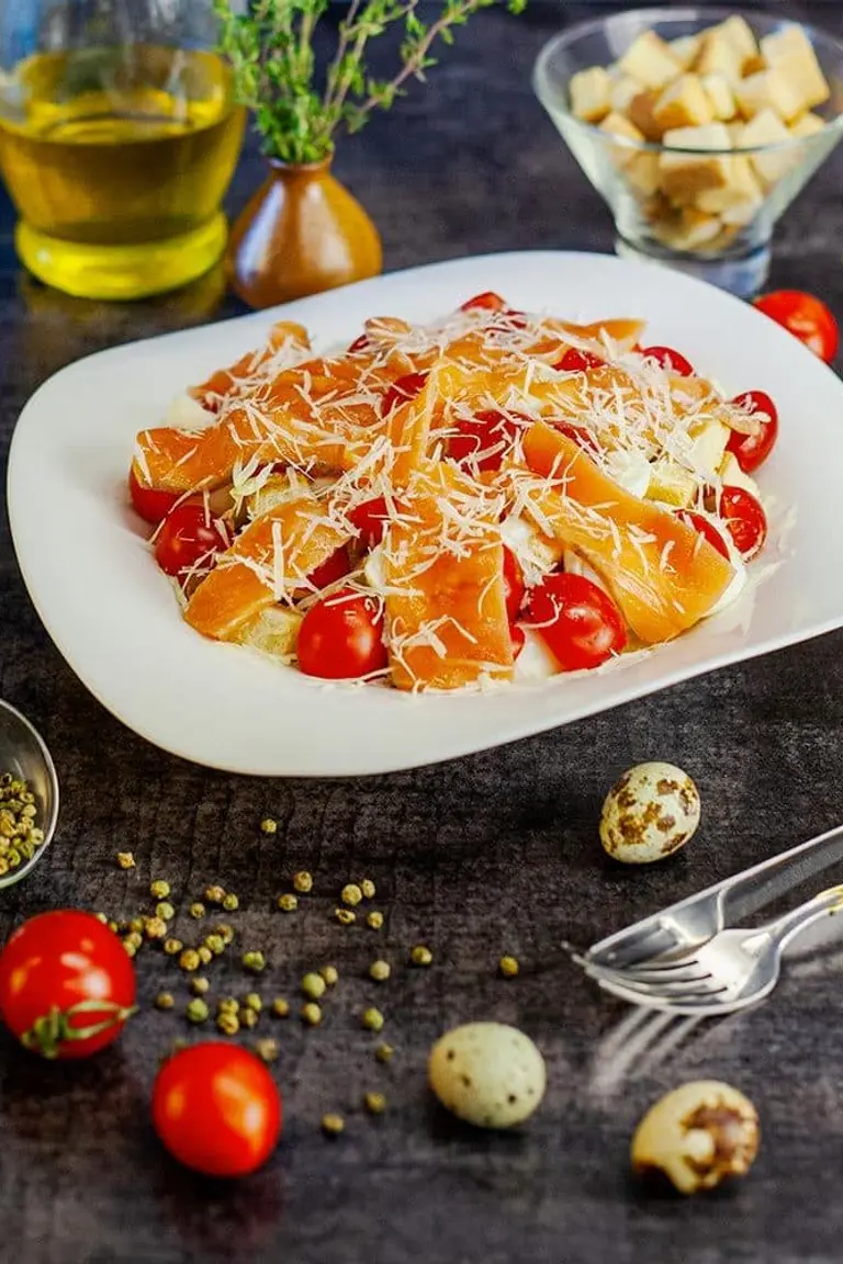Salată Cezar cu somon foto