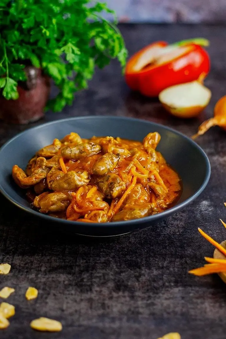 Tocăniță din pipote și inimi de pui cu legume foto